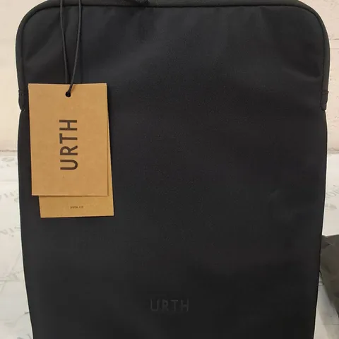 LOT OF 10 URTH NAOS 13" LAPTOP SLEEVES