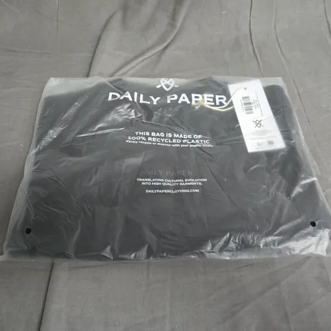 SEALED DAILY PAPER LOGOTYPE CROPPED SS T-SHIRT SIZE SMALL