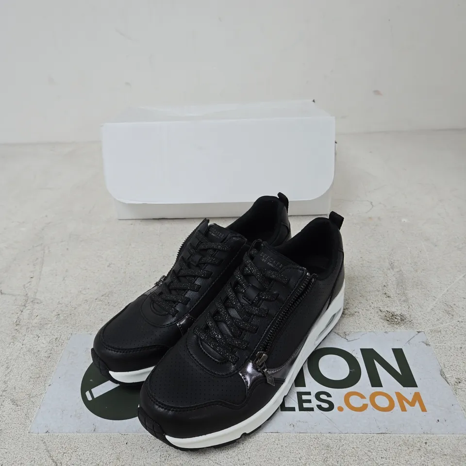 SKECHERS BLACK MEMORY FOAM TRAINERS – UK 6 (US 9 / EU 39)