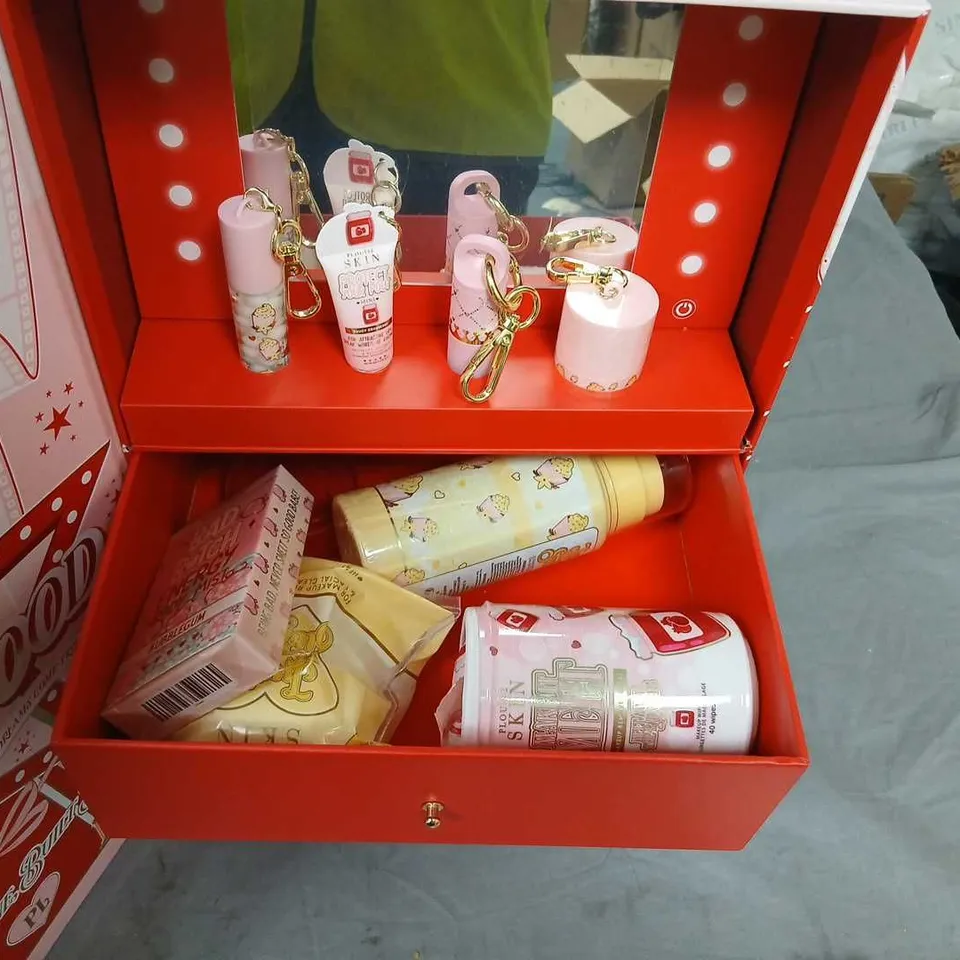 BOXED PLOUISE MINIWOOD BORN TO SHINE BUILT TO SLAY MINI MUA VANITY STATION