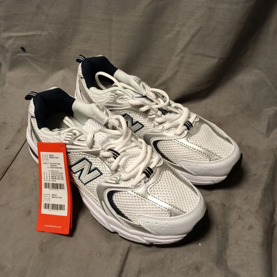 NEW BALANCE RUNNING SHOES – WHITE/GRAY SIZE 9