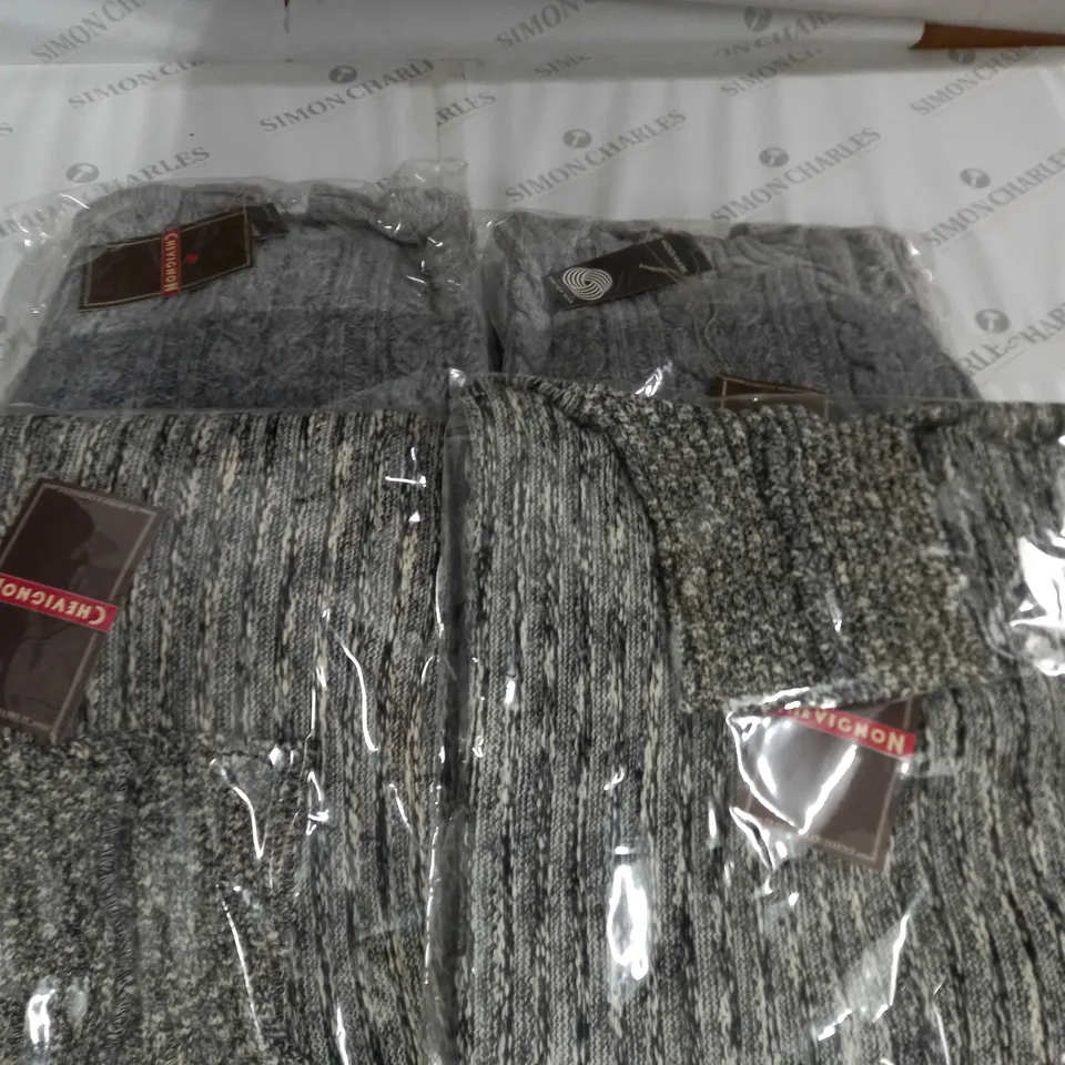 LOT OF 4 ASSORTED KNITWEAR CLOTHING ITEMS - VARIOUS SIZES