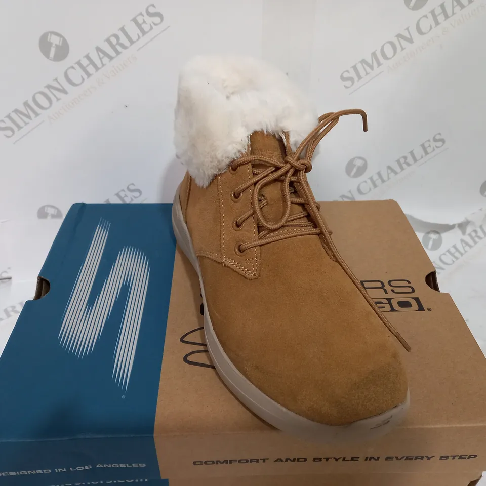 BOXED SKETCHERS ON THE GO BEIGE BOOTS WITH FUR - SIZE 3.5