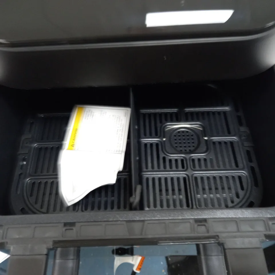 BOXED INSTANT VORTEX PLUS VERSAZONE AIR FRYER 