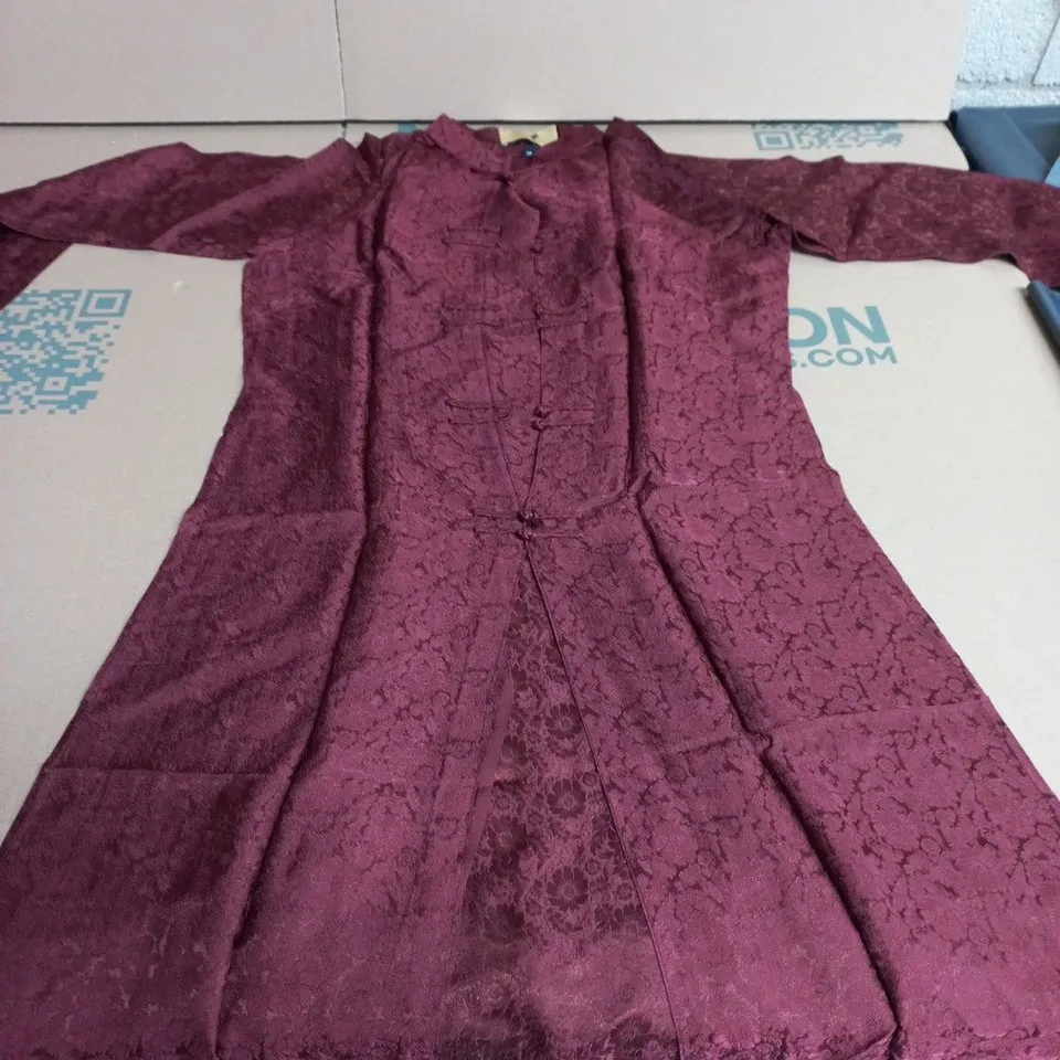 MAROON BROCADE DRESS/ROBE WITH FLORAL PATTERN SIZE-M