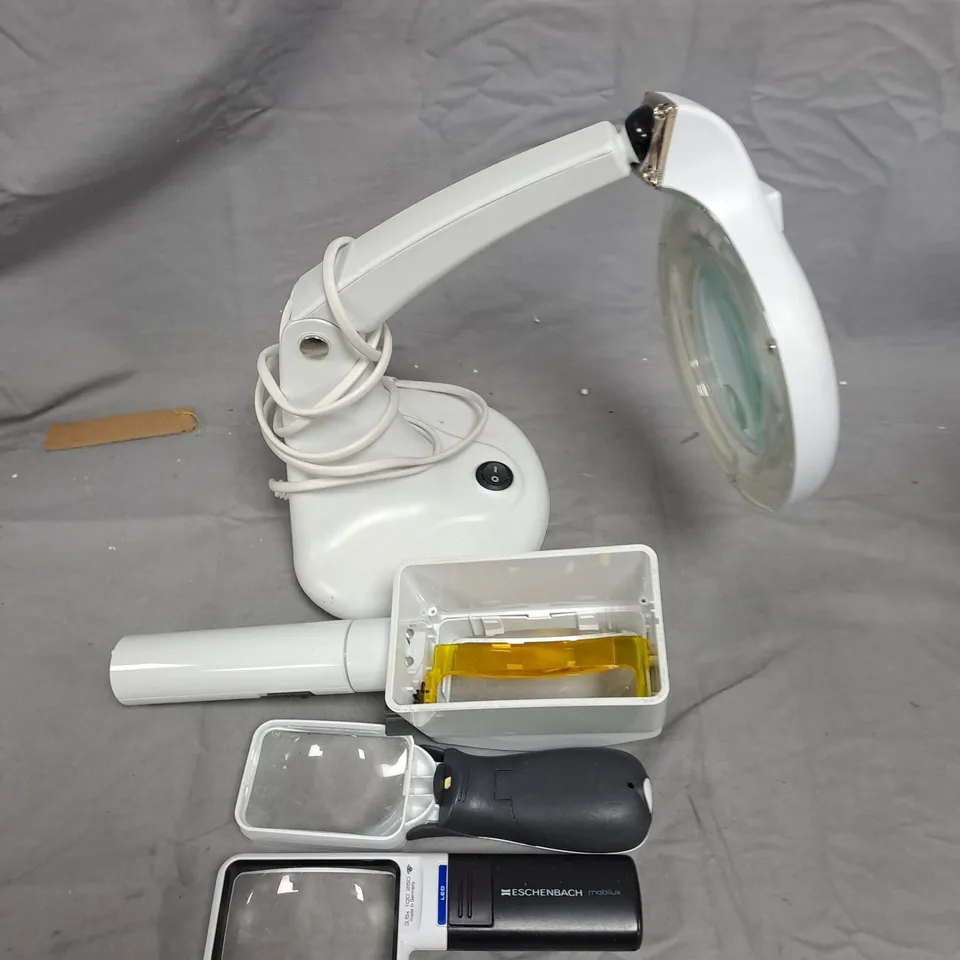 DAYLIGHT MAGNIFIER LAMP BY MAGNIFICO – DESK LAMP WITH BUILT-IN MAGNIFIER