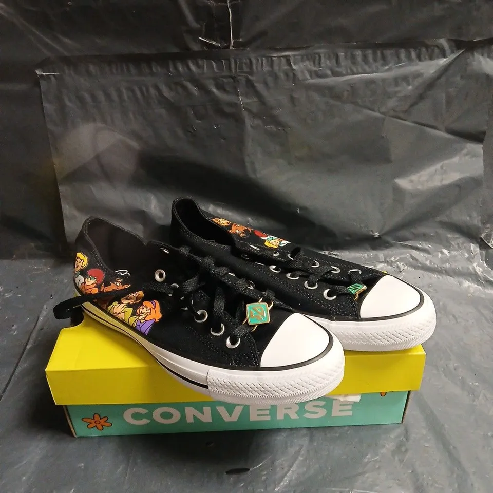 CONVERSE BLACK CANVAS LOW-TOP SNEAKERS WITH CARTOON PRINT – BOXED UK 5.5