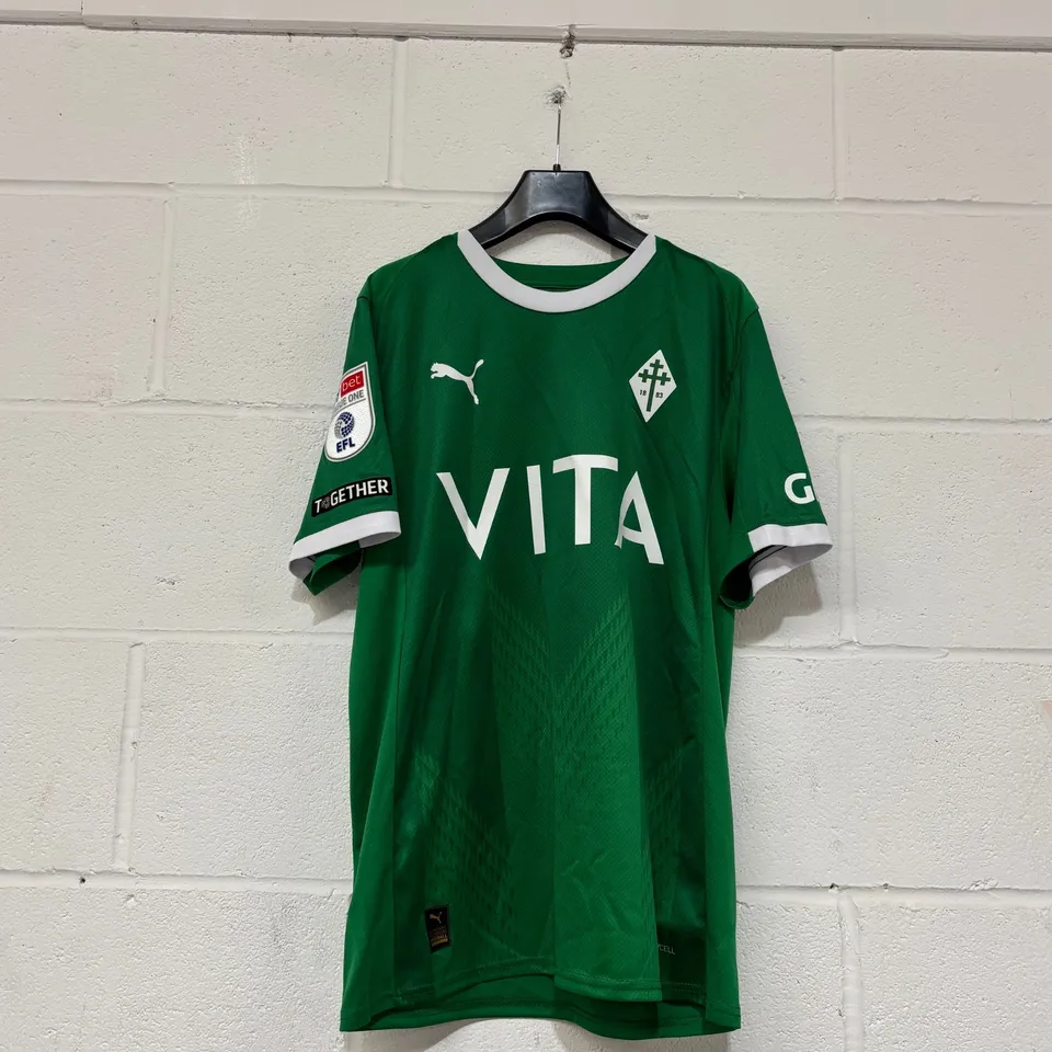STOCKPORT COUNTY F.C LEAGUE ONE MATCH WORN THIRD KIT IN GREEN - UK M / JACK HUNT #31