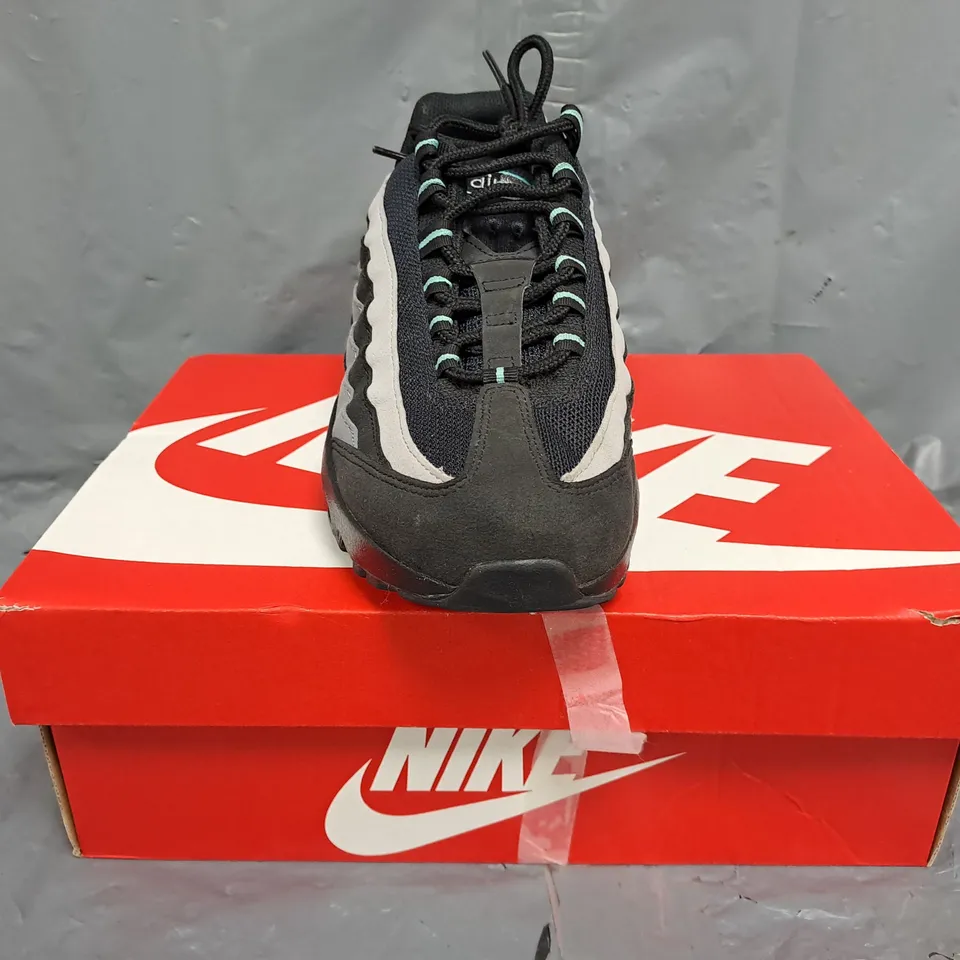 BOXED PAIR OF NIKE AIR MAX 95 GS SHOES IN BLACK/GREY/CYAN SIZE UK 6