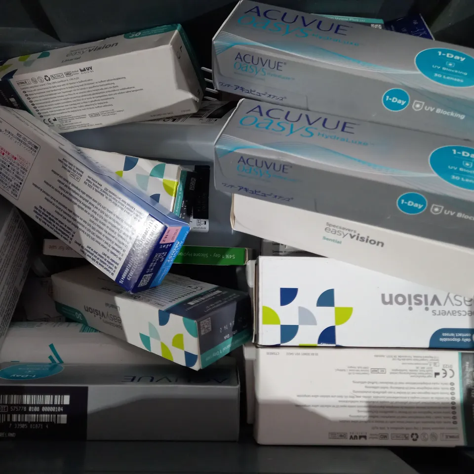 BOX OF APPROX 15 ASSORTED VISION CARE ITEMS TO INCLUDE -  ACUVUE OASYS MOIST - RENU SENSITIVE EYES CARE - ACUVUE OASYS CONTACT LENSES ECT