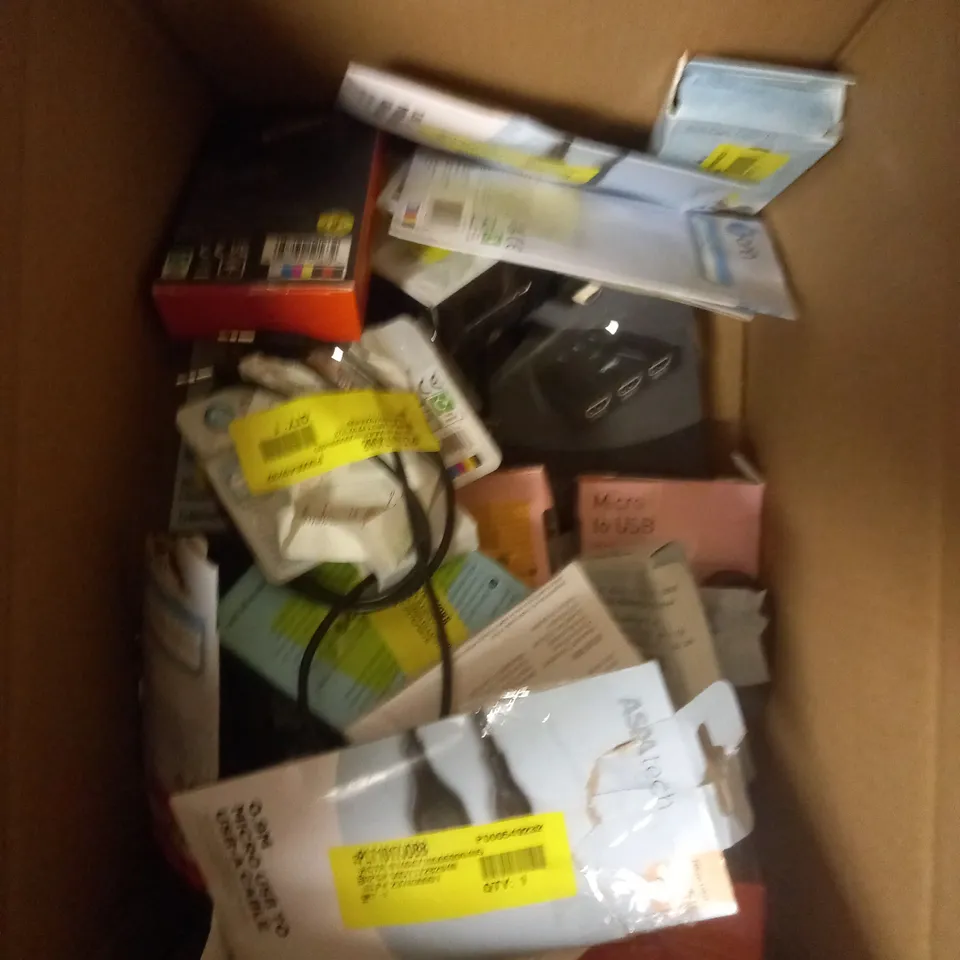 BOX OF APPROXIMATELY 20 ASSORTED ELECTRICAL PRODUCTS TO INCLUDE JVC WIRELESS EARPHONES, POWER BANK, POCKET RADIO ETC 