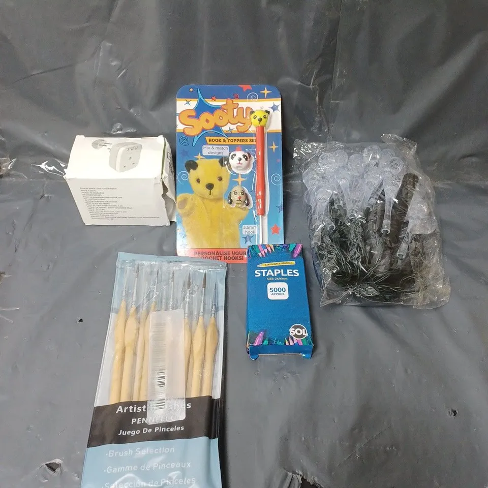 BOX OF APPROXIMATELY 20 ASSORTED HOUSEHOLD ITEMS TO INCLUDE LIGHTING, PLUG SOCKET AND PAINTBRUSHES