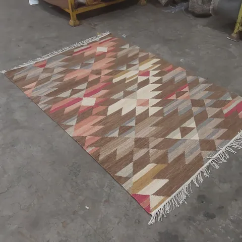 QUALITY DESIGNER RUG - APPROXIMATELY 175 x 120cm