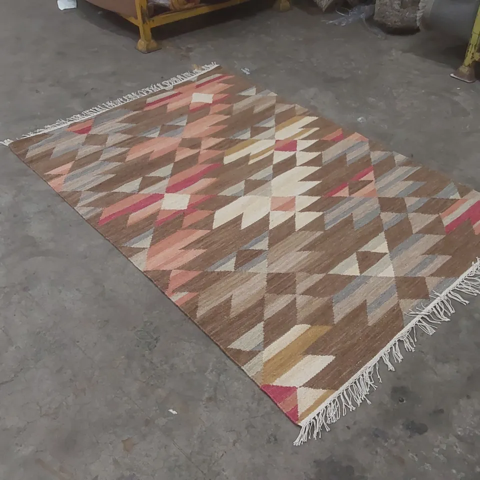 QUALITY DESIGNER RUG - APPROXIMATELY 175 x 120cm