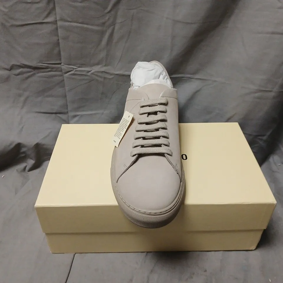 BOXED UK11 AXEL ARIGATO CLEAN 90 SNEAKER – LIGHT TAUPE