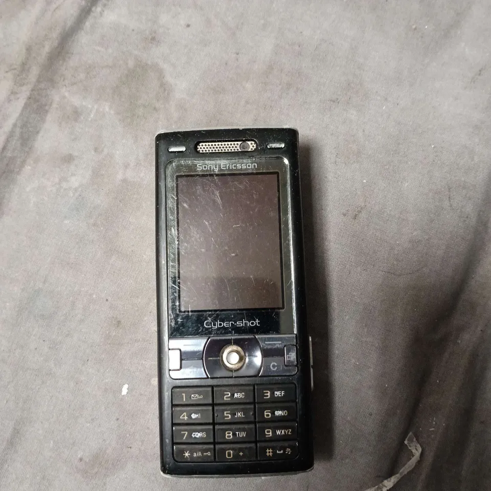SONY ERICSSON CYBER-SHOT MOBILE PHONE – 3.2MP CAMERA – BLACK 