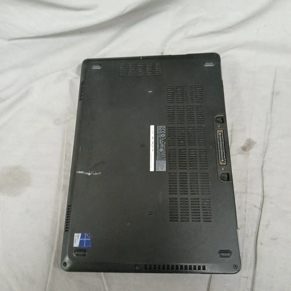 DELL LATITUDE E5470 LAPTOP – INTEL CORE I5-6200U, 4GB RAM, 500GB HDD, 14 INCH DISPLAY