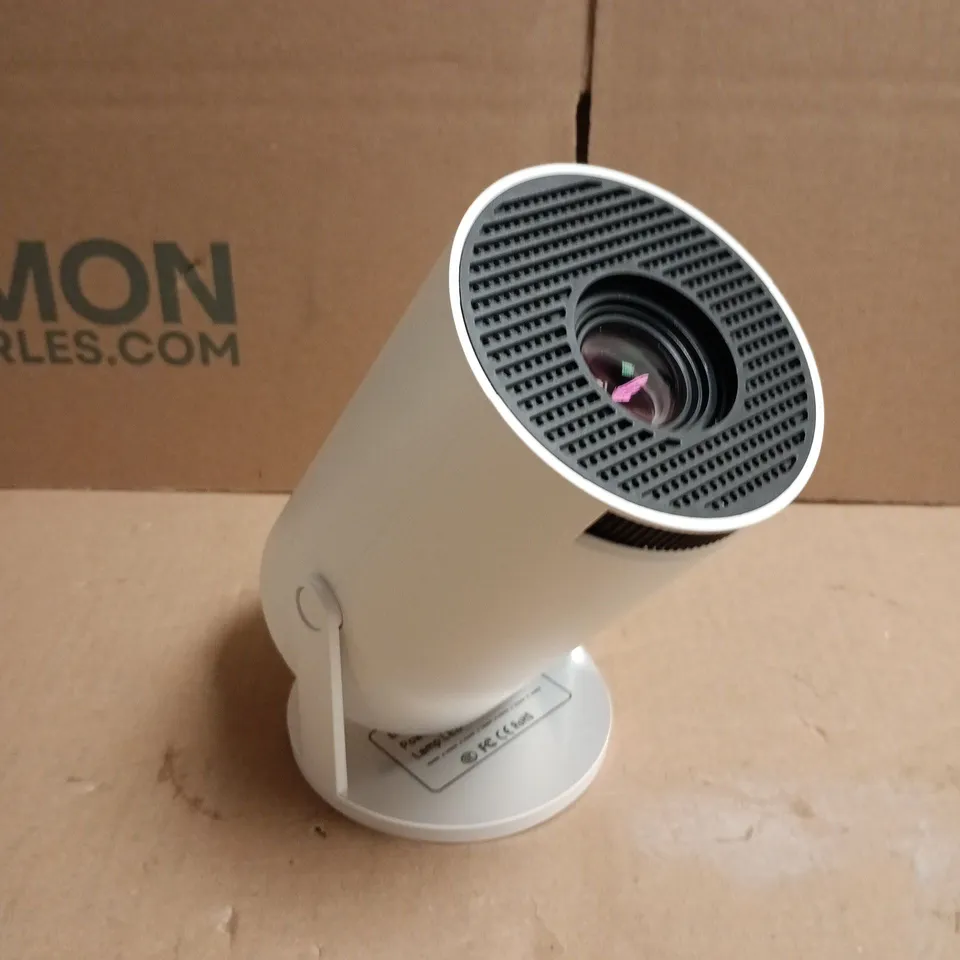 BOXED HY300 PRO PROJECTOR