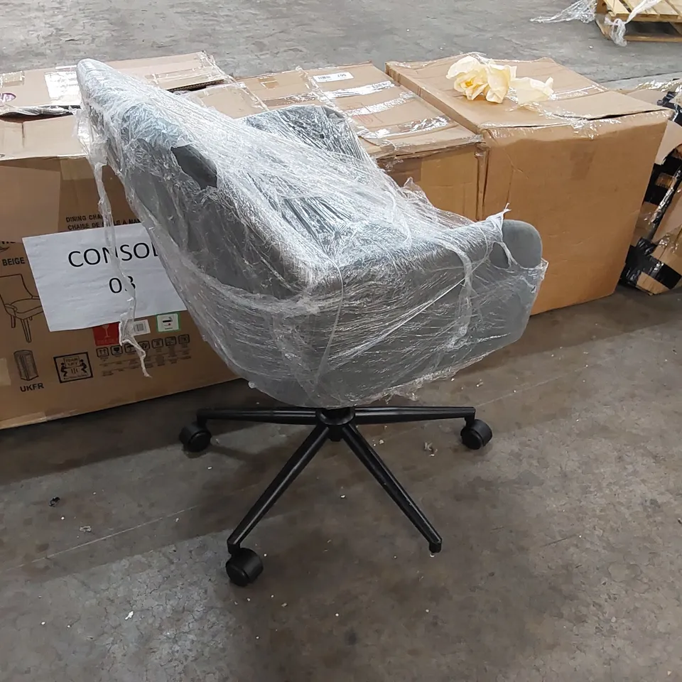 CORDELIA VELVET DESK CHAIR GREY // MISSING 1 WHEEL (1 ITEM)