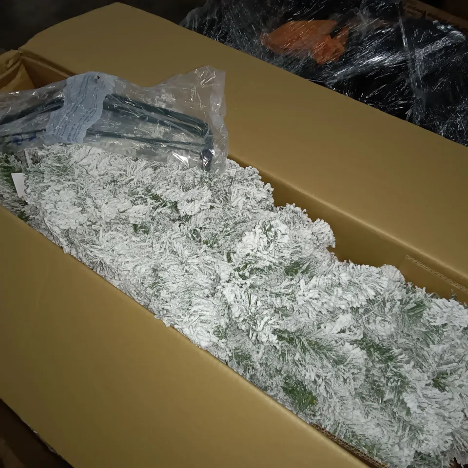 BOXED ARTIFICIAL CHRISTMAS TREE - SIZE UNSPECIFIED 