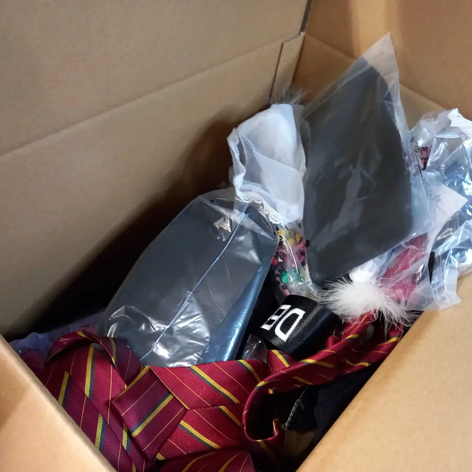 LOT OF APPROX. 15 ASSORTED CLOTHING ACCESSORIES  IN VARYING SIZES/COLOURS/STYLES TO INCLUDE: VESTS, BELTS, BAGS