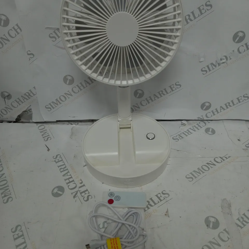 FOLDING AND TELESCOPHIC FAN 