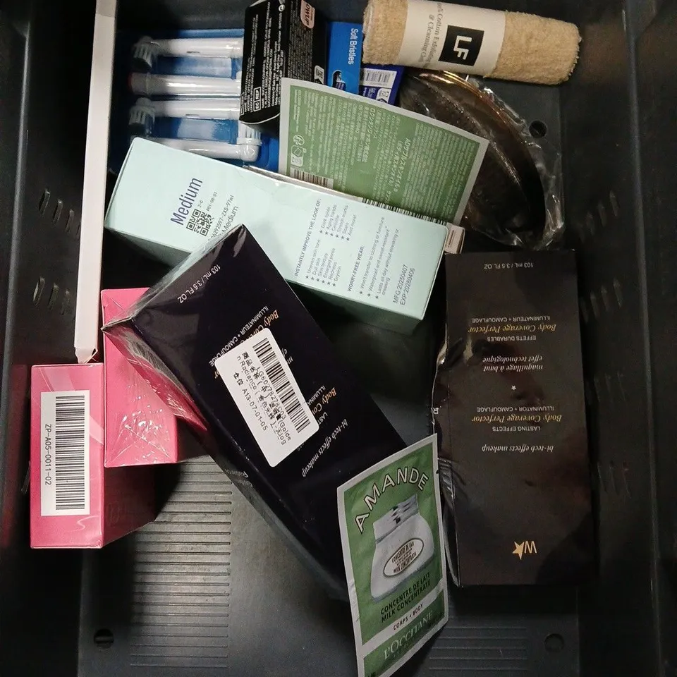 APPROXIMATELY 20 ASSORTED HEALTH & BEAUTY PRODUCTS TO INCLUDE GIVE ME SHAMPOO, ELEMIS SOOTHING APRICOT TONER, DOVE BODY WASH, ETC