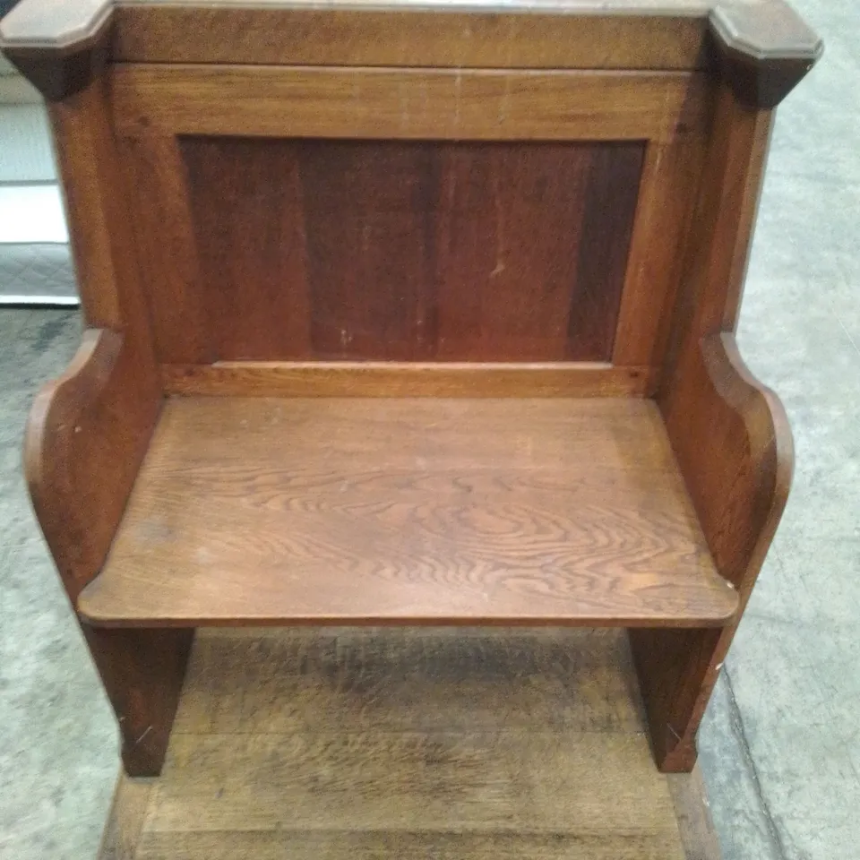 VINTAGE CLERGY CHAIR PEW BENCH WITH TEXT STAND AND PRAYER SPACE