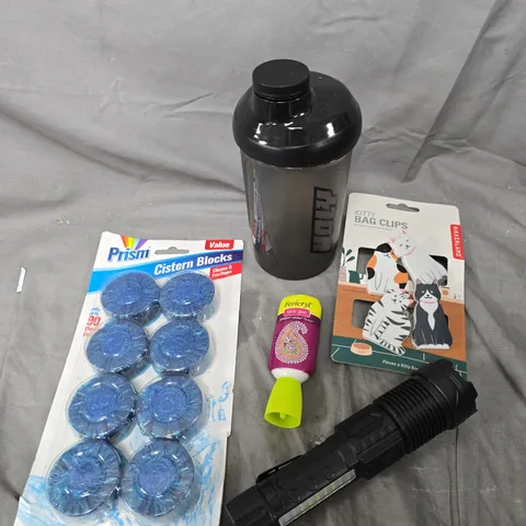 APPROXIMATELY 20 ASSORTED HOUSEHOLD ITEMS TO INCLUDE CISTERN BLOCKS, LED TORCH, BAG CLIPS ETC