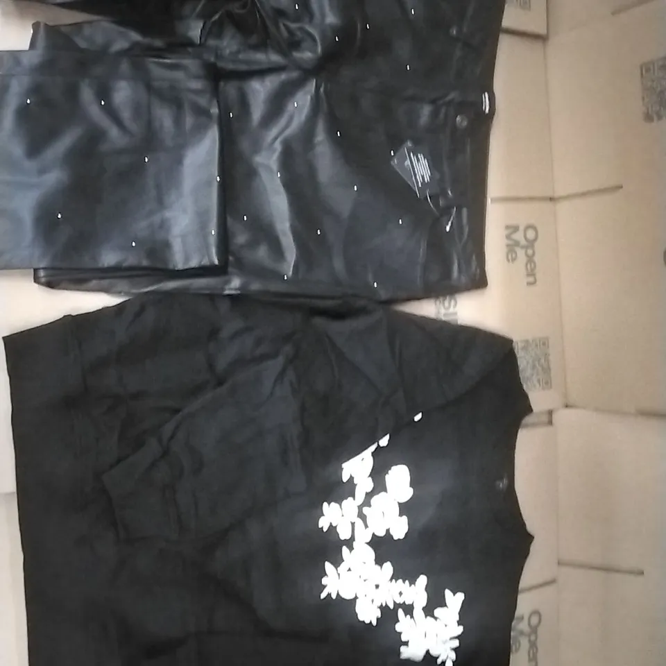 PALLET OF BRAND NEW WOMENS QUALITY DESIGNER CLOTHES APPROXIMATELY 120  TO INCLUDE; JEANS, JUMPERS, TOPS ETC