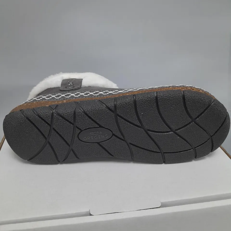 BOXED PAIR OF EARTH ORIGINS EMMALYN BOOTIES IN GREY UK SIZE 6