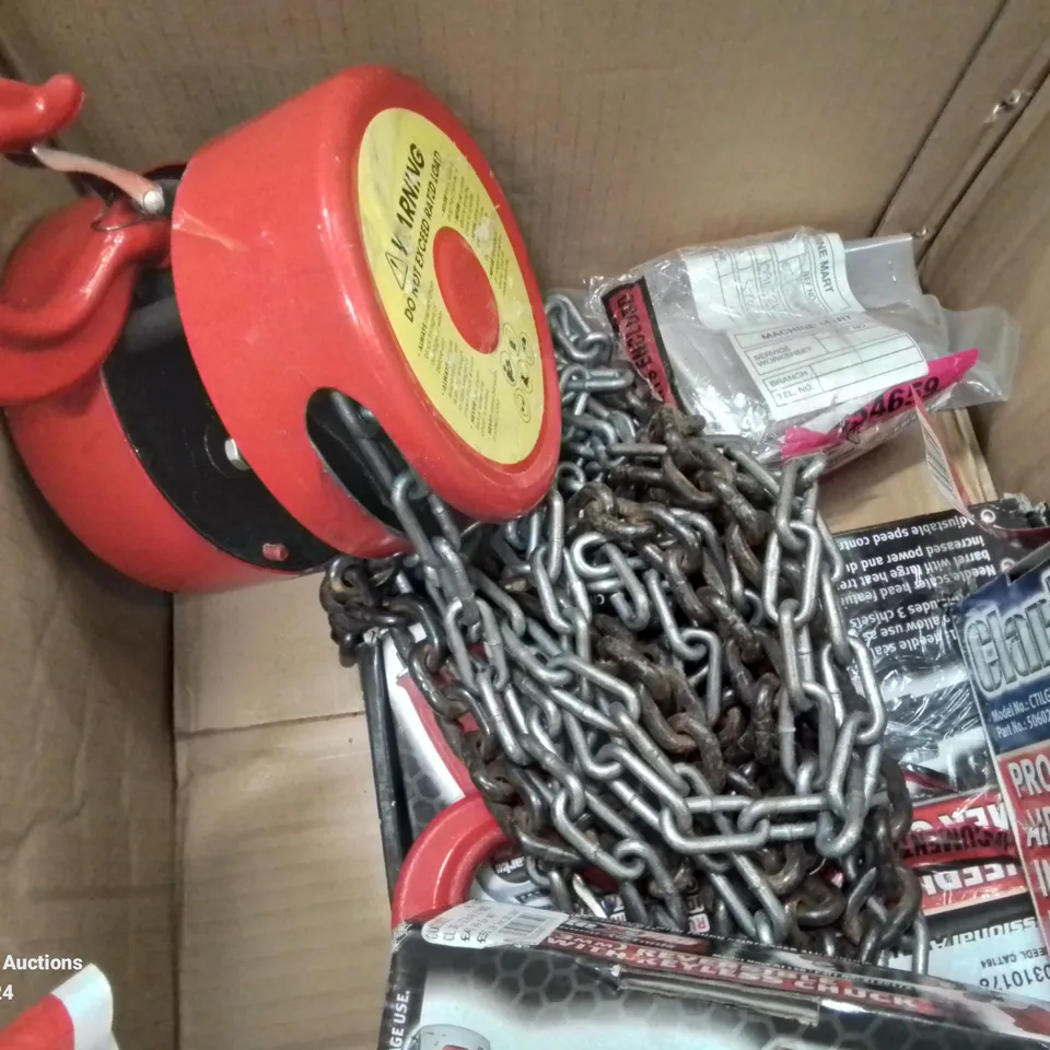 BOX OF VARIOUS TOOLS TO INCLUDE CHAIN BLOCK CHAIN, REVERSIBLE DRILL WITH KEYLESS CHUCK, 2 IN 1 NEEDLE SCALER/ HAMMER CHISEL ETC.
