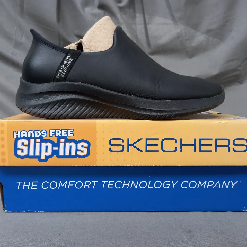 BOXED PAIR OF SKECHERS LEATHER SLIP-ON TRAINERS IN BLACK SIZE 3.5