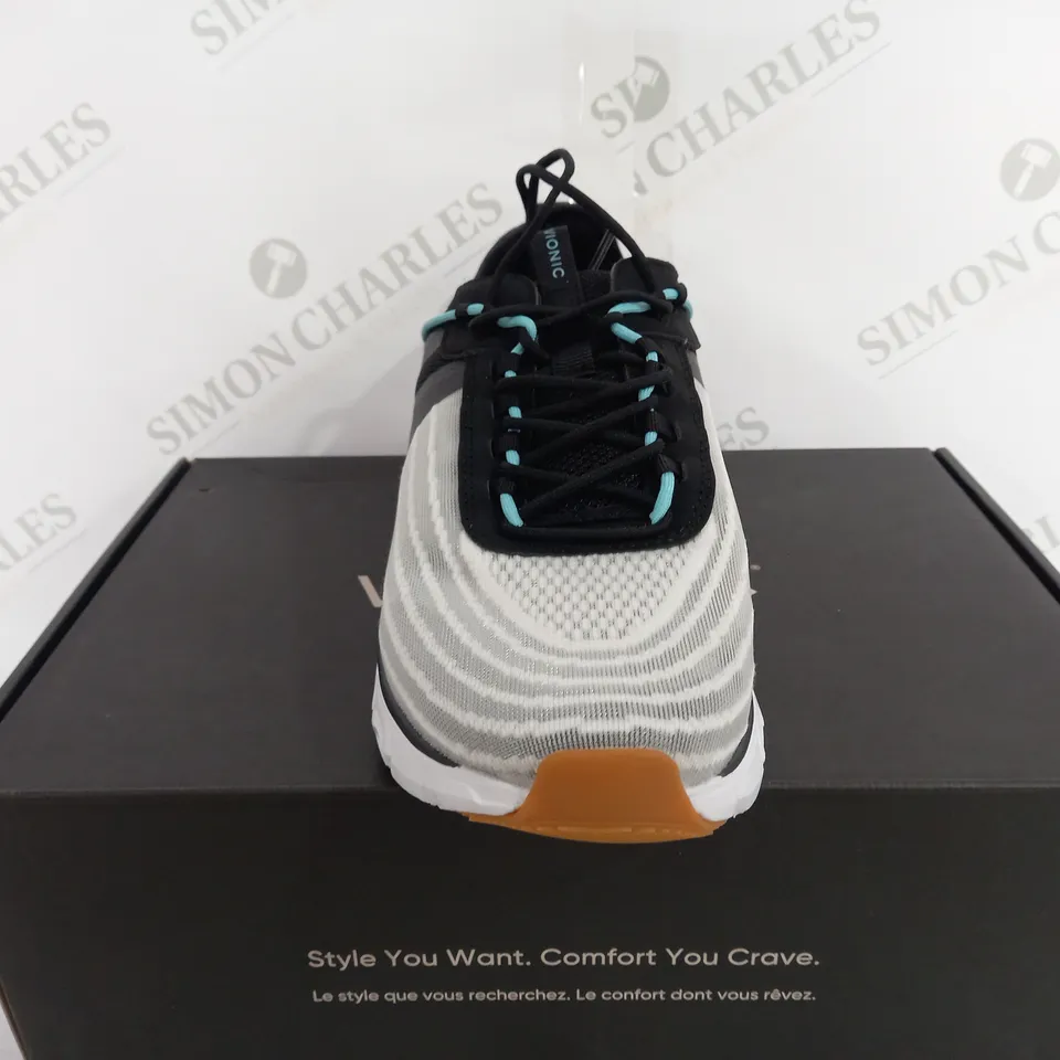 VIONIC WHITE & BLACK THREE ZONE COMFORT TRAINERS - SIZE 6