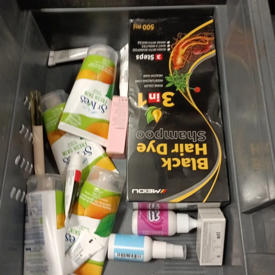 APPROXIMATEY 20 ASSORTED HEALTH AND BEAUTY PRODUCTS TO INCLUDE - ST IVES FRESH SKIN APRICOT BODY SCRUB - FENJAL BODY MILK AND COSY VANILLA SUGAR INTENSE BODY MIST