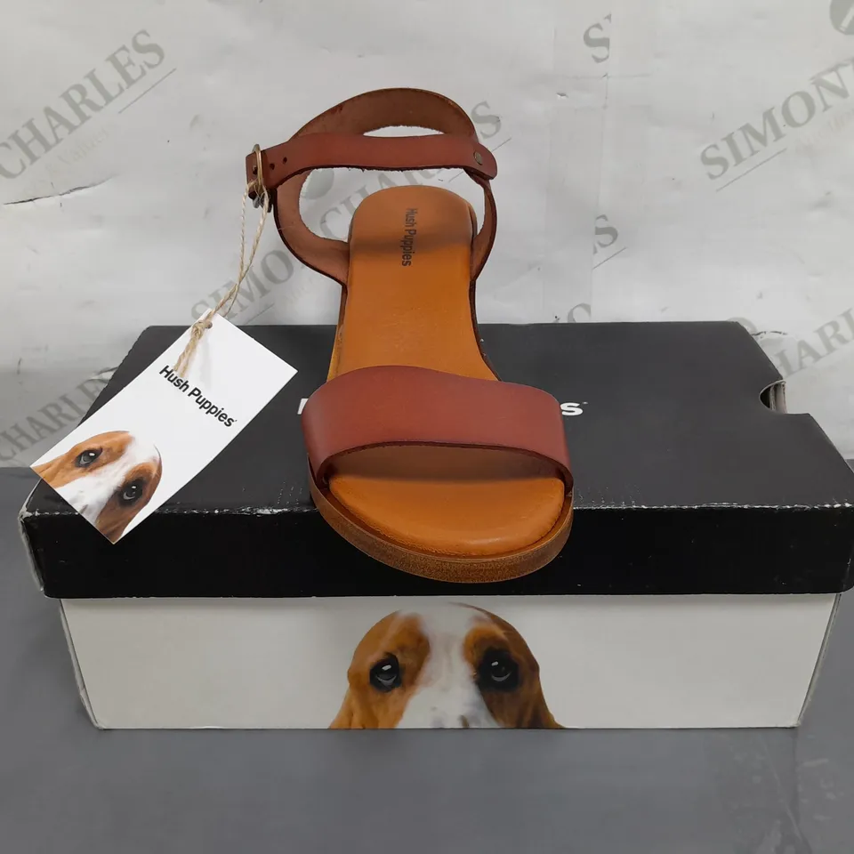 BOXED PAIR OF HUSH PUPPIES OPEN TOE LOW BLOCK HEEL SANDALS IN BROWN EU SIZE 39