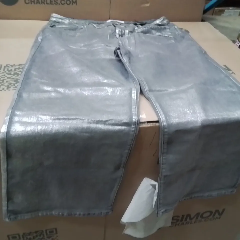 BOXED BRAND NEW APPROXIMATELY 8 JD WILLIAMS METALLIC WIDE LEG JEANS SILVER SIZE 22