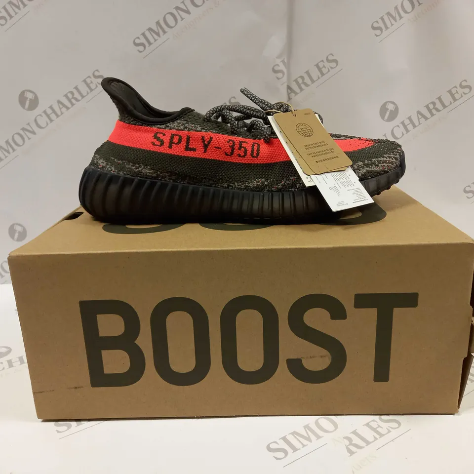 BOXED PAIR OF YEEZY ORIGINALS BOOST 350 V2 SHOES UK SIZE 8