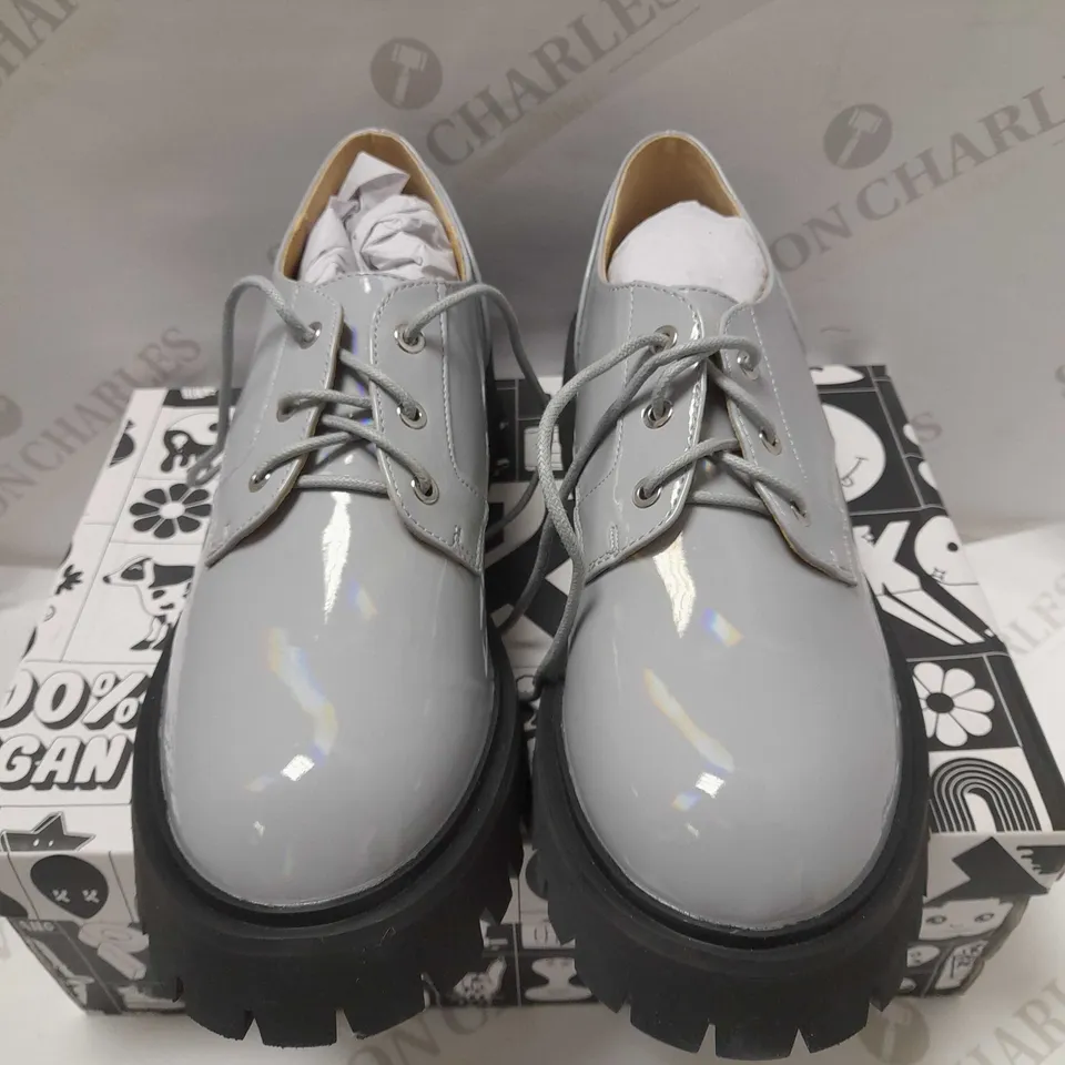 KOI SAWYER GREY LACE UP SHOES - SIZE 8