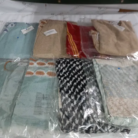 LOT OF 8 ASSORTED KNITWEAR CLOTHING ITEMS - VARIOUS SIZES