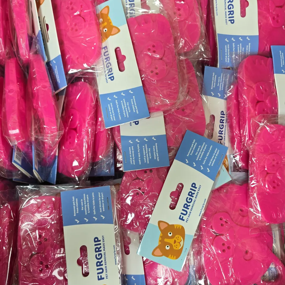 APPROXIMATELY 140 FURGRIP LAUNDRY PET HAIR REMOVERS - CAT  