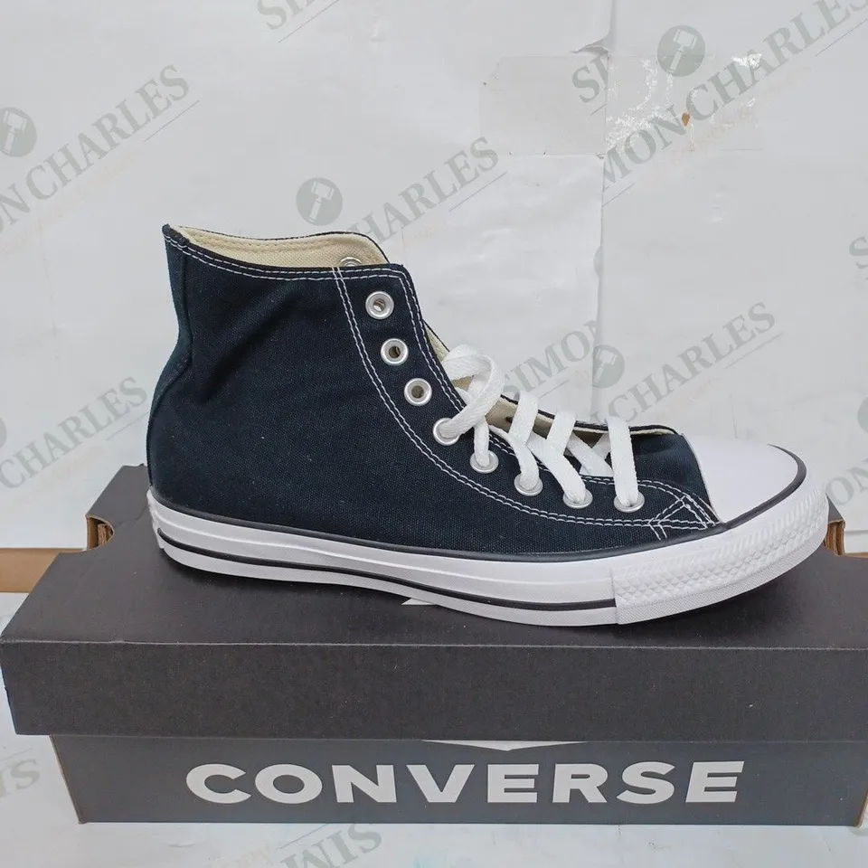 BOXED PAIR OF CONVERSE ALL STAR HI-TOP TRAINERS M9160C - BLACK & WHITE / SIZE: M7.5 W9.5 UK 
