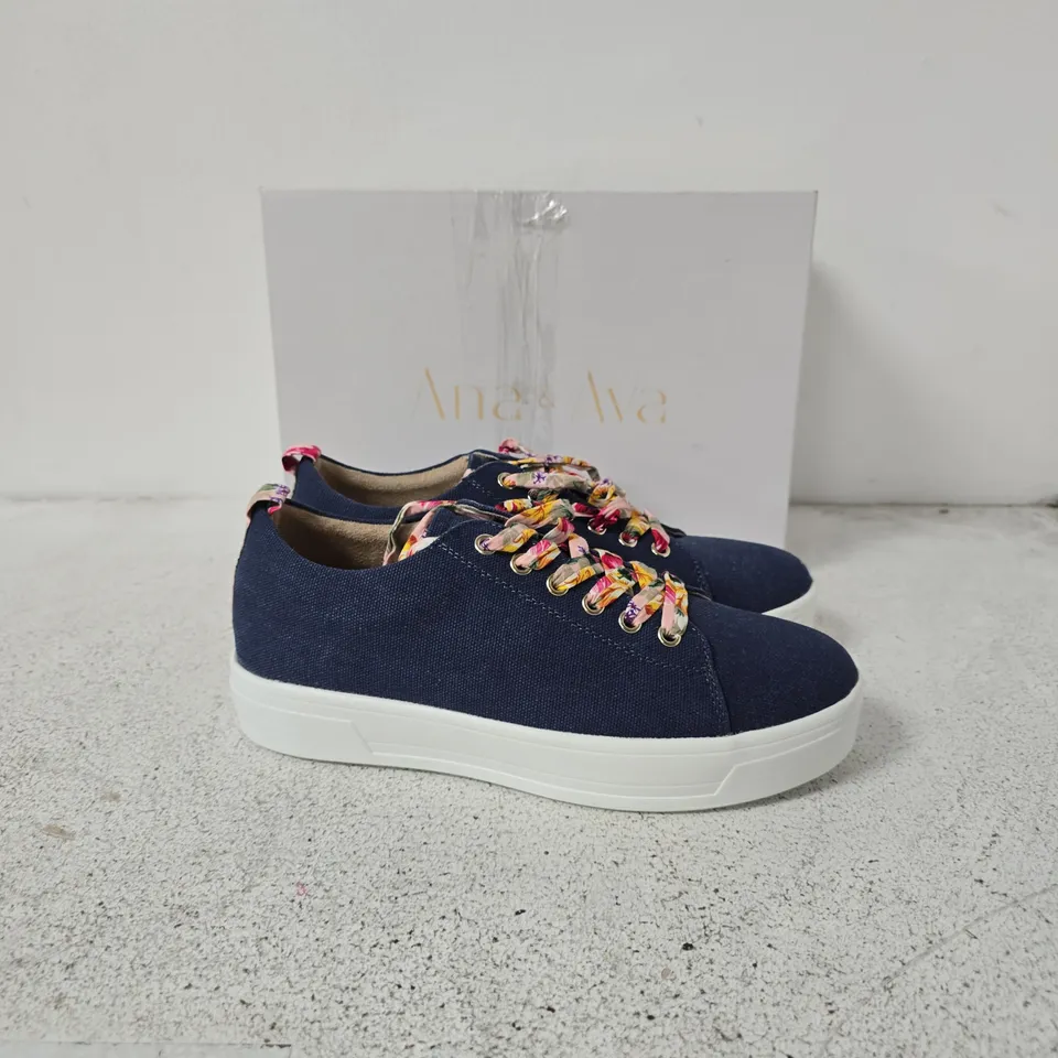 WOMEN’S DENIM FLORAL-ACCENT SNEAKERS, UK 6 (EU 39)