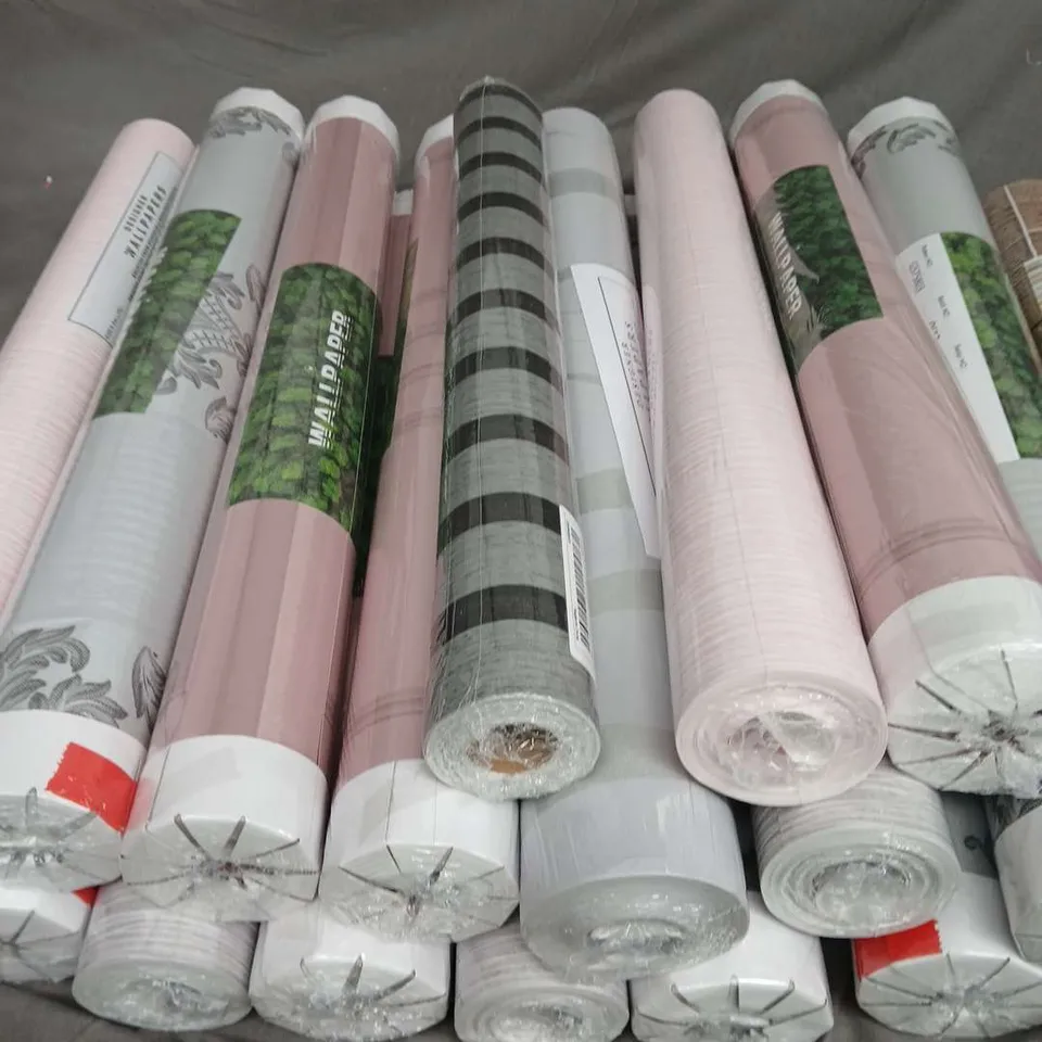 APPROXIMATELY 20 ROLLS OF WALLPAPER ASSORTED COLOURS AND STYLES