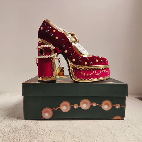 BOXED PAIR OF KOI BOLEYN'S VENGEANCE HEELS IN RED SIZE UK 7