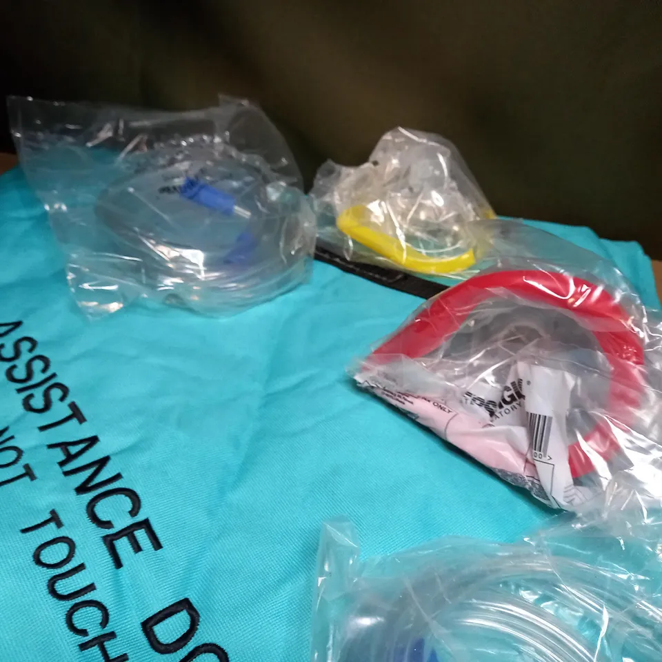 LOT OF APPROX 15 ASSORTED HOUSEHOLD/DOG/MEDICAL ITEMS TO INCLUDE: DOG LEAD, DOG HARNESS, 