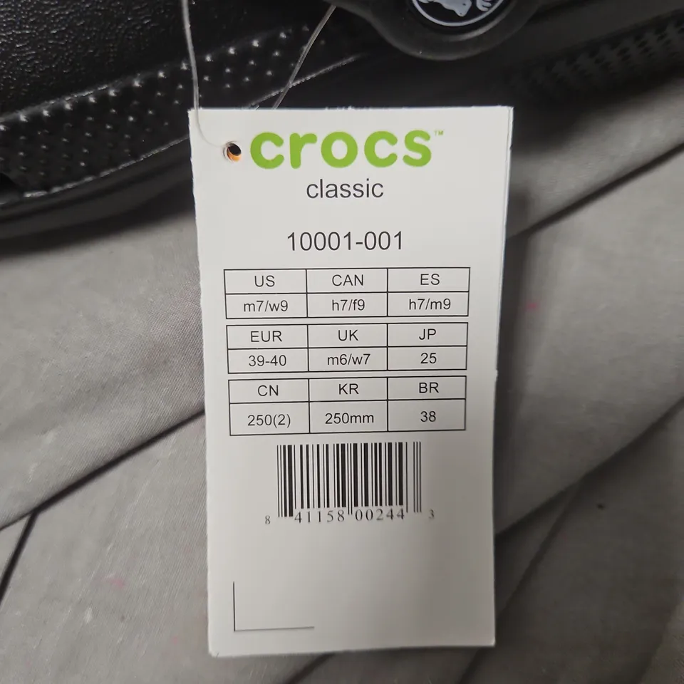 CROCS CLASSIC BLACK CLOGS – UK 6-7 (UNISEX)