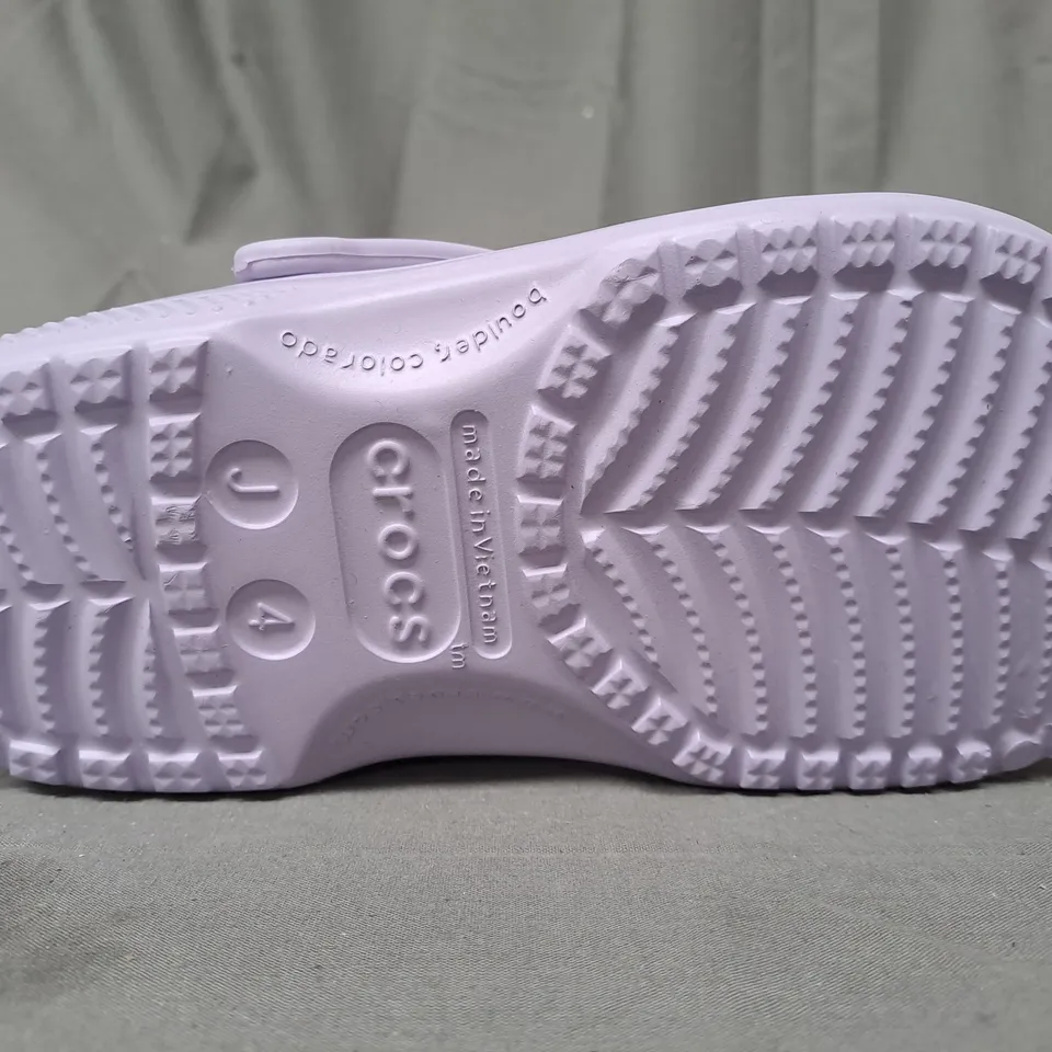 BOXED PAIR OF CROCS CLASSIC KIDS CLOGS IN LAVENDER UK SIZE J4