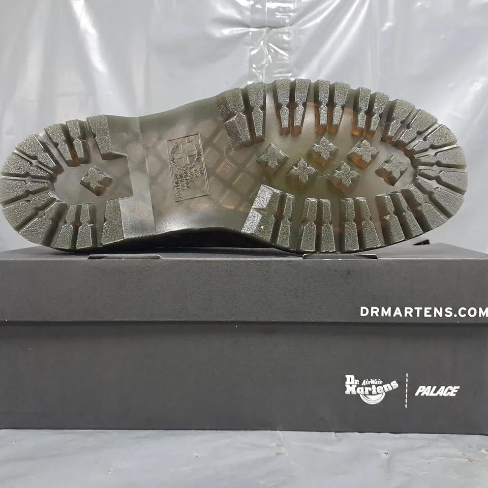 BOXED PAIR OF DR MARTENS 1461 PALACE SHOES IN WOODLAND CAMO PRINT SIZE UK 9.5