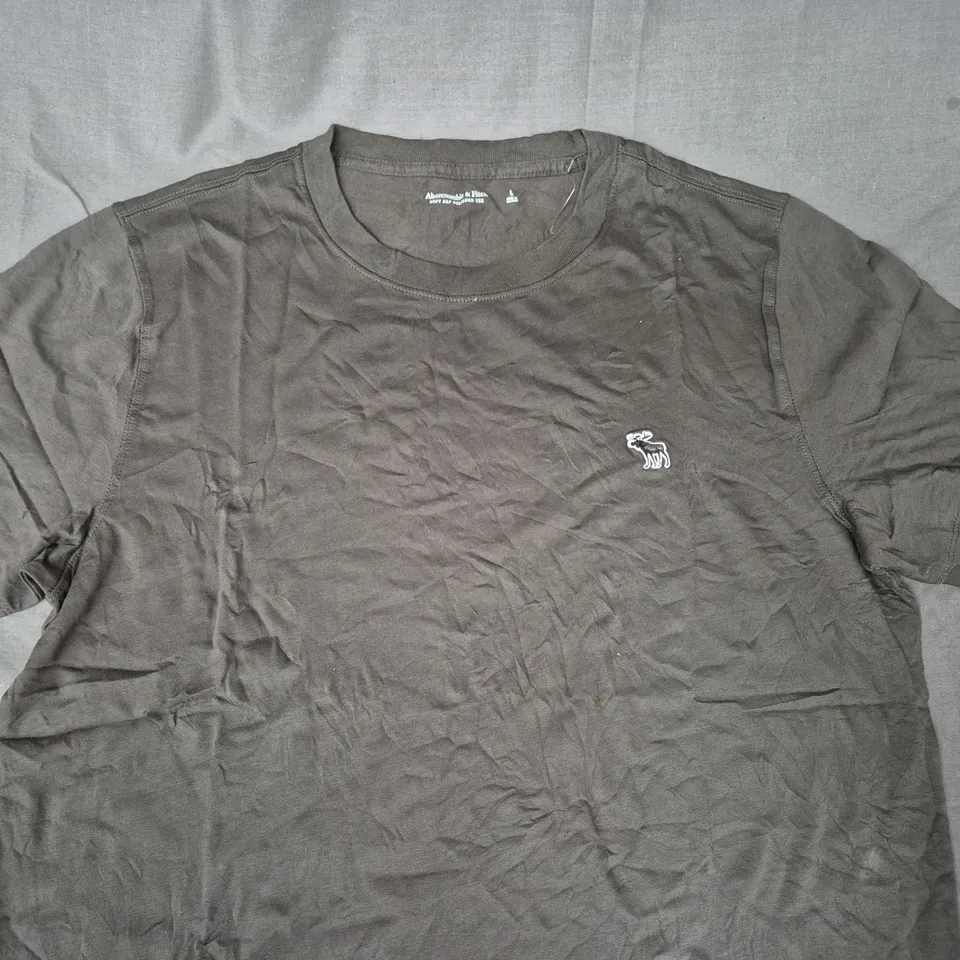 ABERCROMBIE & FITCH CREW-NECK T-SHIRT IN DARK GREEN SIZE LARGE